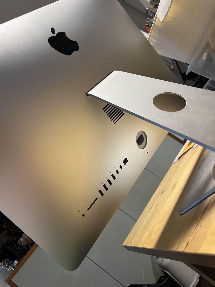 Apple PCs: Apple iMac 21.5” inkl. Maus – Gebraucht aus Thalheim von karmabis_ 2
