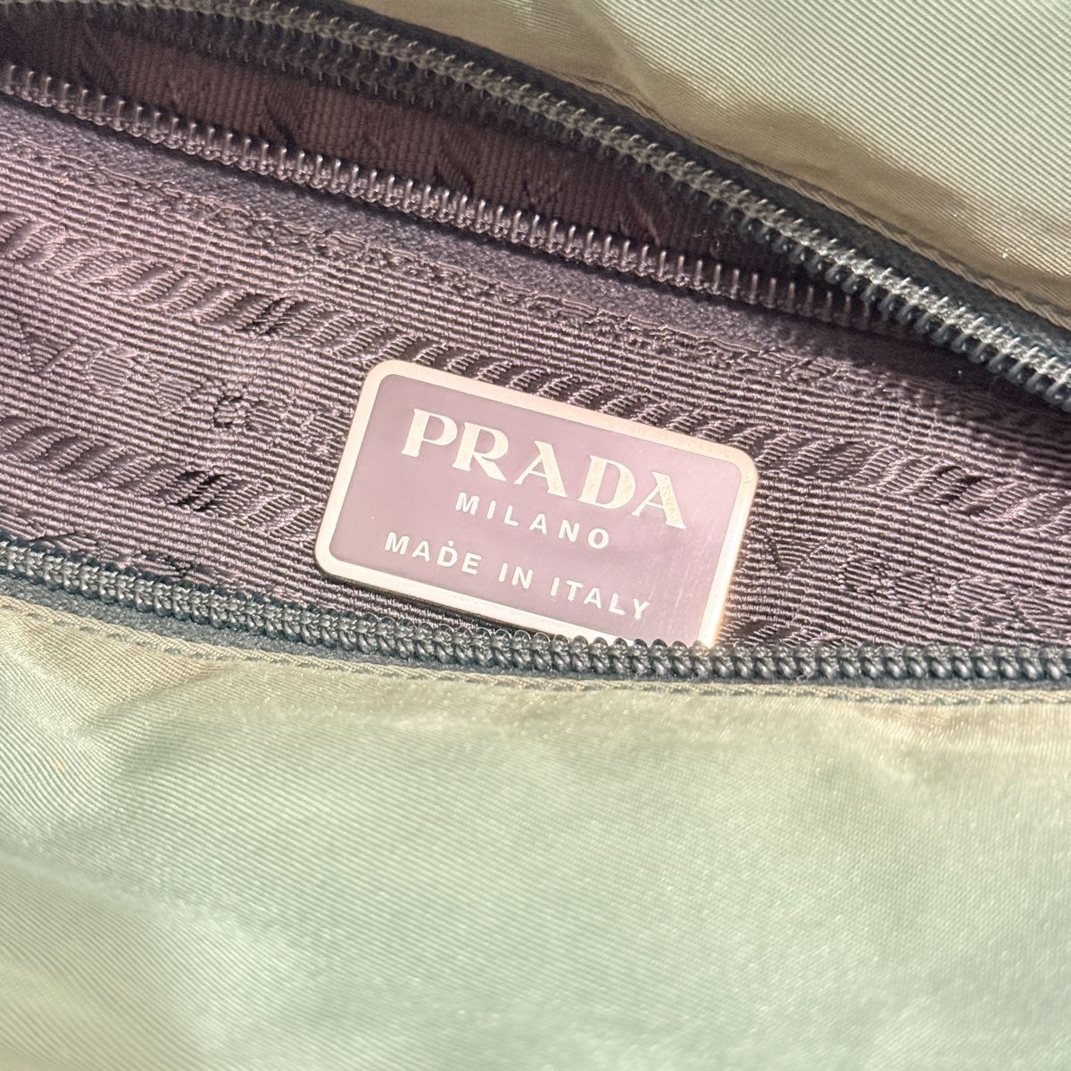 Prada Taschen: Prada Nylon Tessuto Handbag Tote – Gebraucht aus Geneve von DarlingVintage 4
