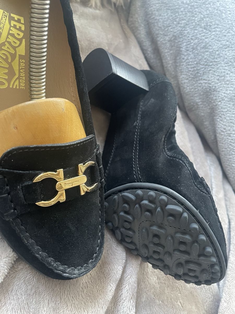 Salvatore Ferragamo Scarpe da donna: Wunderschöne Wildlederschuhe von Ferragamo – Nuovo e nell'imballaggio originale da Zürich venduto da Caracol1998 2