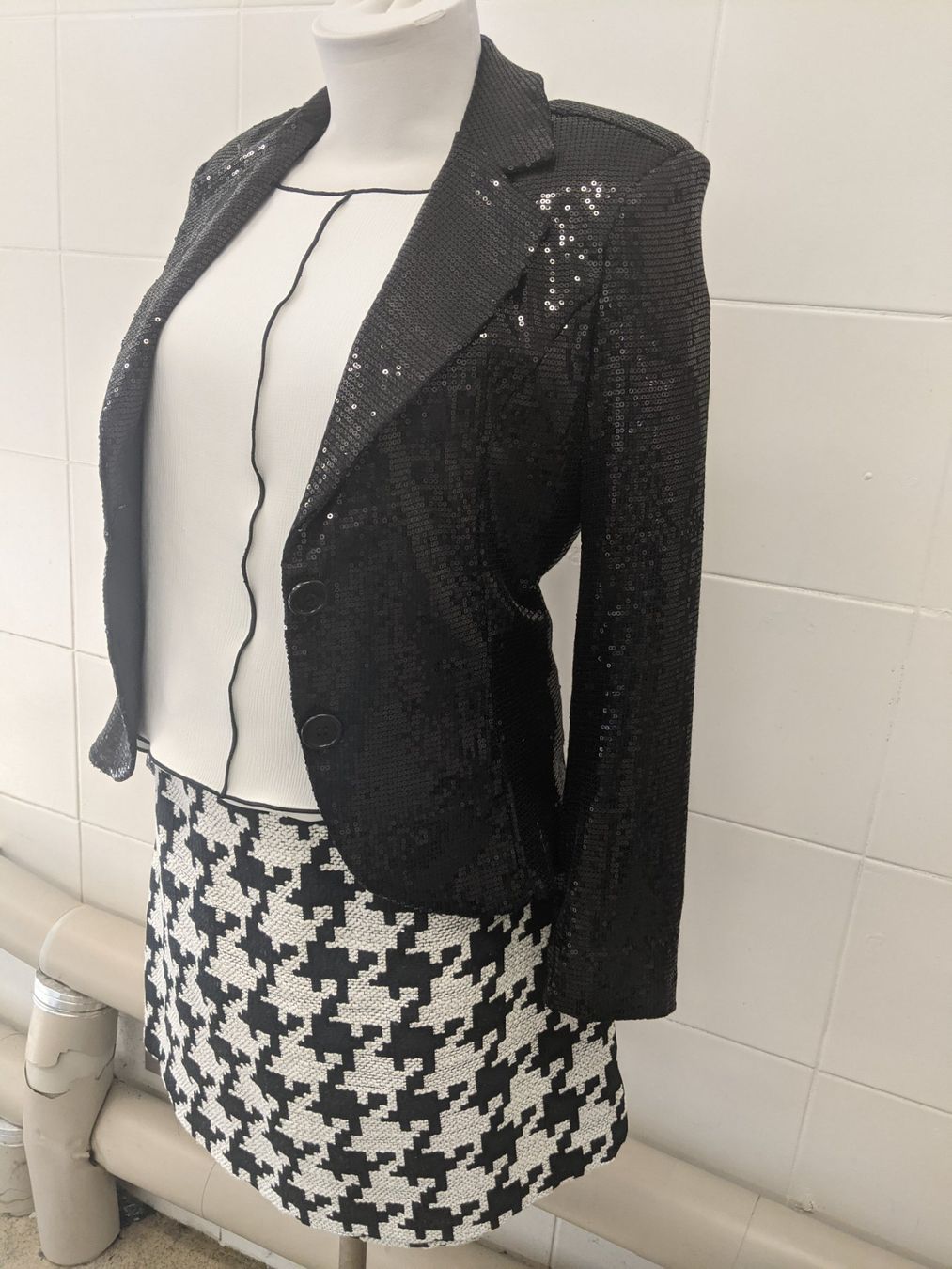 Lotti di vestiti: Blazer Jupe und Bluse Gr S und M – Nuovo (secondo la descrizione) da Langnau am Albis venduto da Judithsebi
