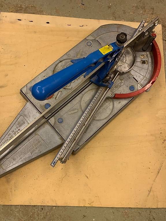 Alle Werkzeuge: Coupe carreaux – Gebraucht aus Vicques von Dachmoto