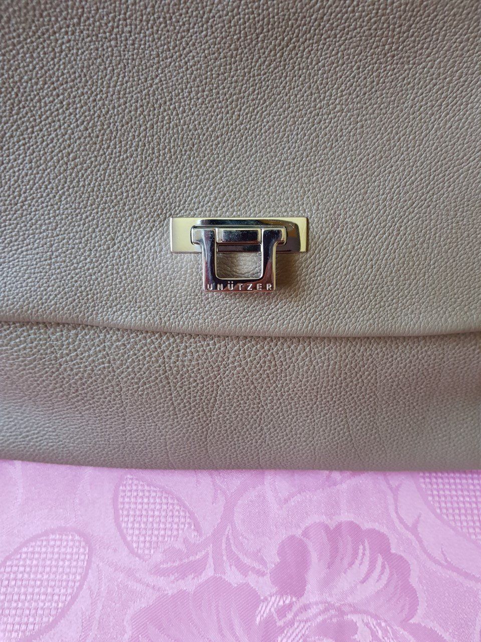 Borse da donna: Unützer Leder Handtasche – Usato da Basel venduto da chien008 1
