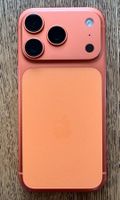 Apple iPhone 17 Pro, 256 GB, Orange mit TechWoven Case