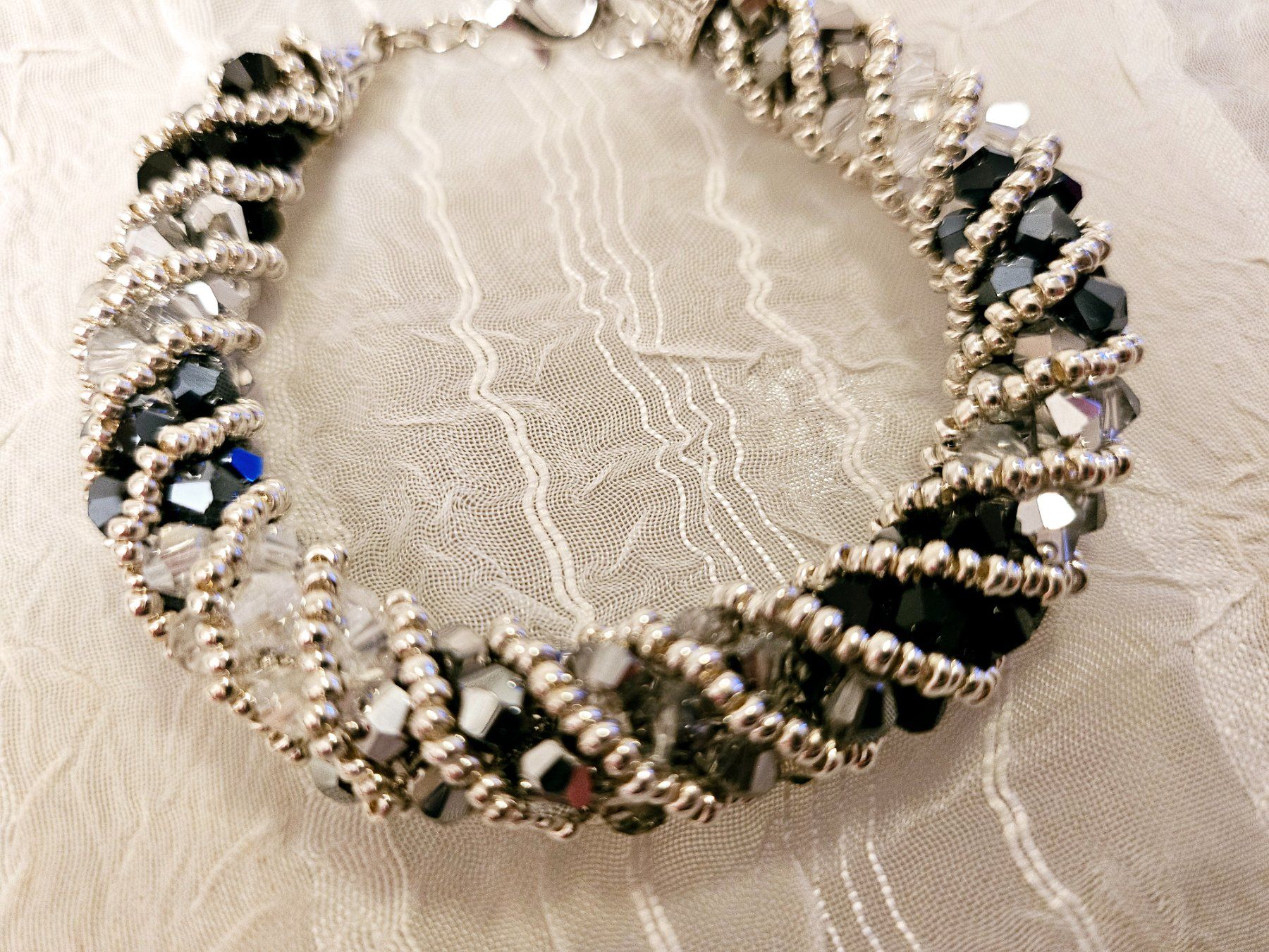 Bracciali & Braccialetti: Handgemachte Armkette aus Glasperlen – Nuovo e nell'imballaggio originale da Dietikon venduto da Eleda 1