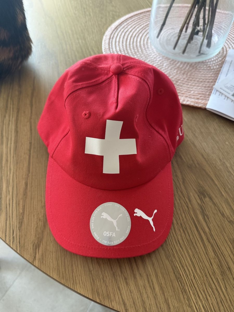 Puma Chapeaux, bonnets & casquettes: Puma Kappe rot Schweiz – D'occasion à Hüttwilen par sar_8gj7