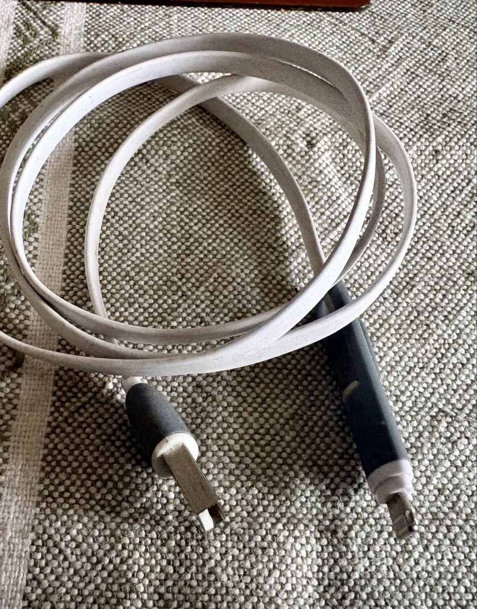 Cavi: iPhone Ladekabel  – Usato da Balsthal venduto da hammer008