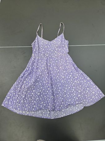 Sommerkleid lila mit Blumenmuster rückenfrei Grösse S
