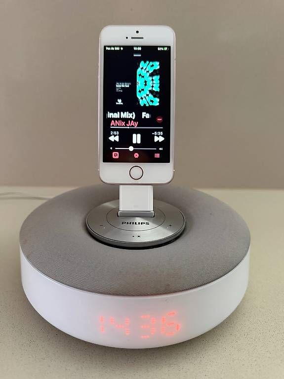Réveils: Philips Dockingstation- Wecker, mit Iphone SE  16GB – D'occasion à Winterthur par Etimax