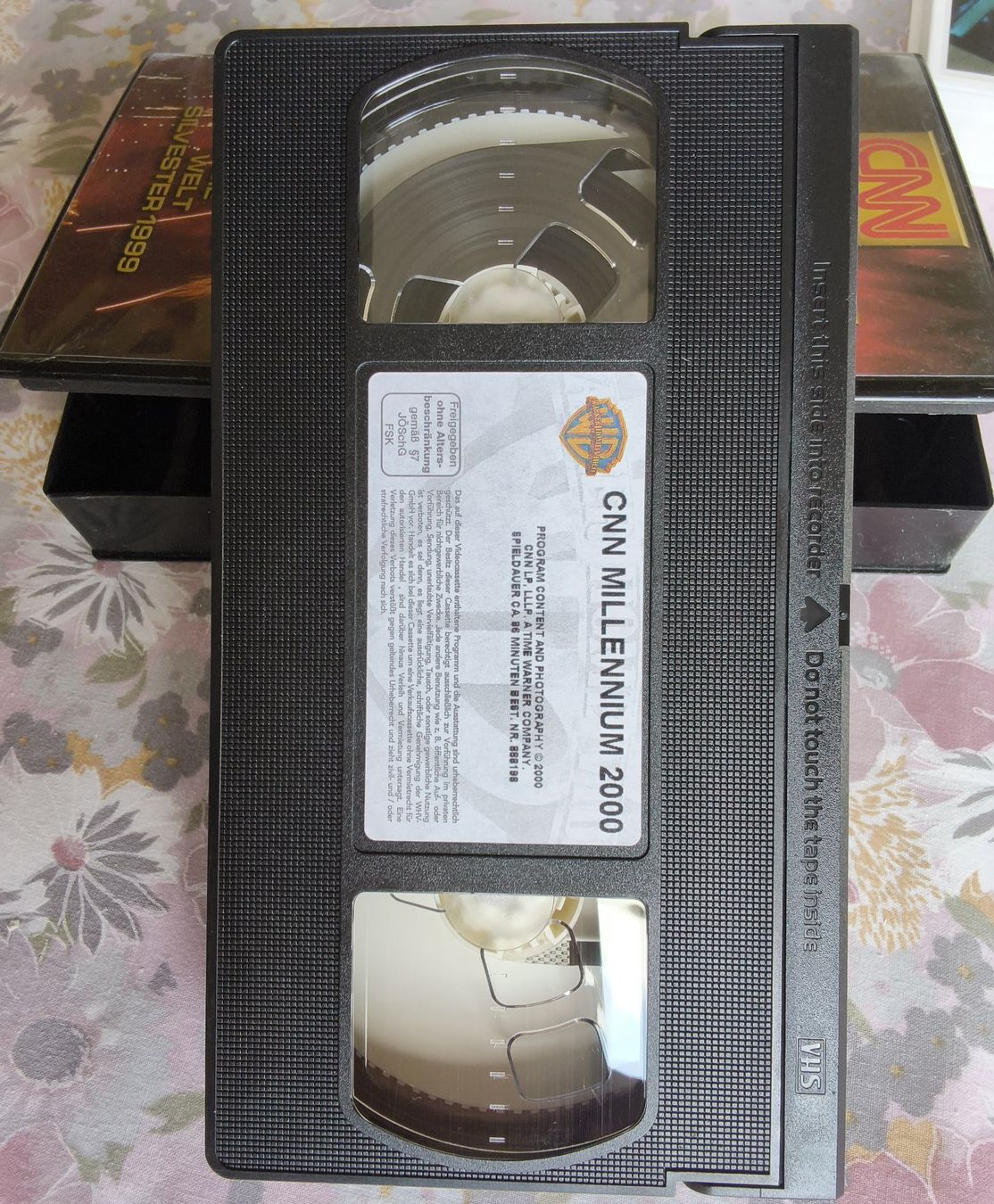 Tutti i VHS: VHS Millenium 2000 "so feierte die Welt Silvester1999" – Usato da Hallau venduto da histoiremerveilleuse 2