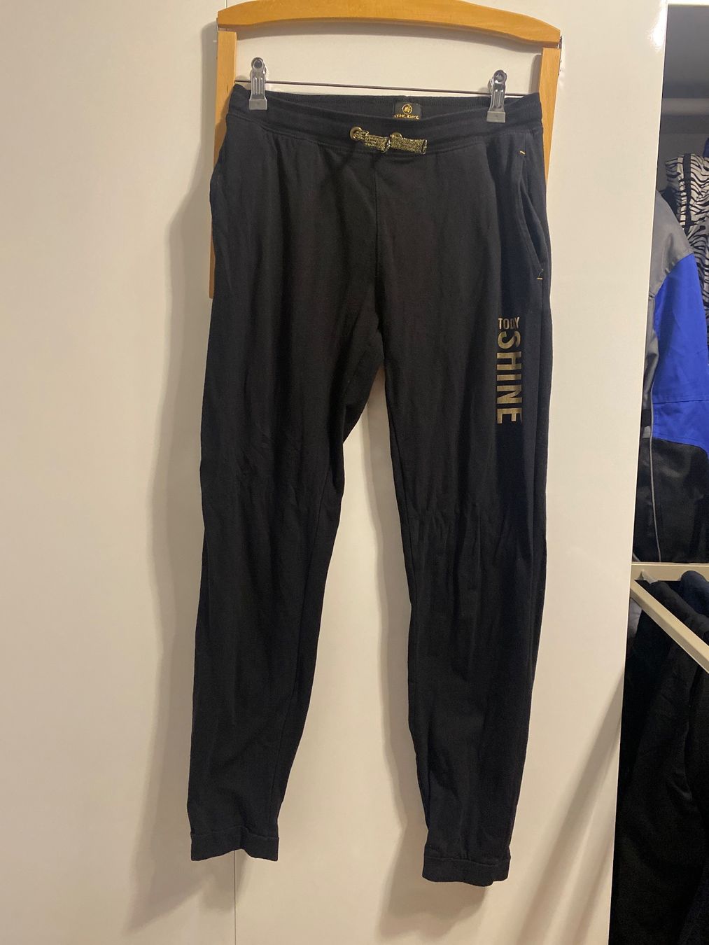 Jacken: Trainerjacke und Hose Grösse M – Gebraucht aus Weiningen ZH von and_6tm5 2