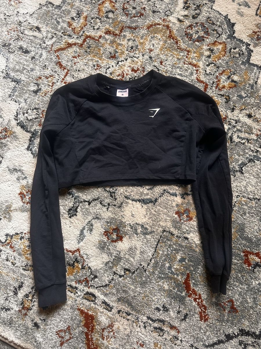 Gymshark T-shirt: Gym shark Crop Shirt – Usato da Bern venduto da anj_5stx