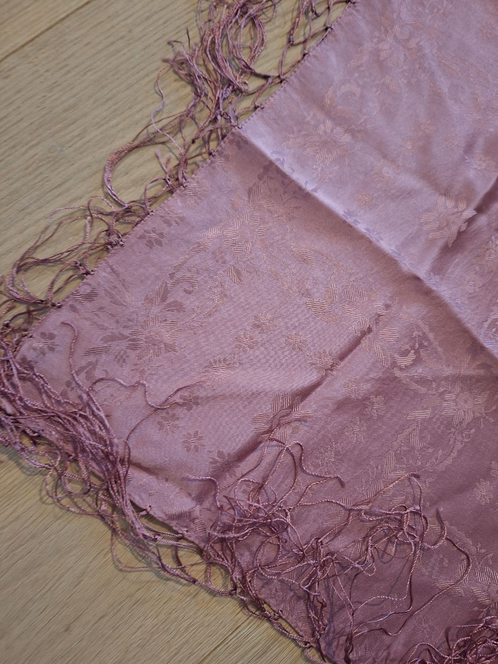 Foulard & Sciarpe: Trachten Tuch mit Fransen quadratisch  – Usato da Meinisberg venduto da Destiny1972 1