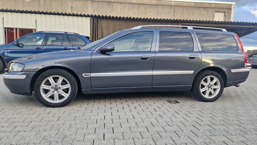 VOLVO V70 2.5T mit MFK