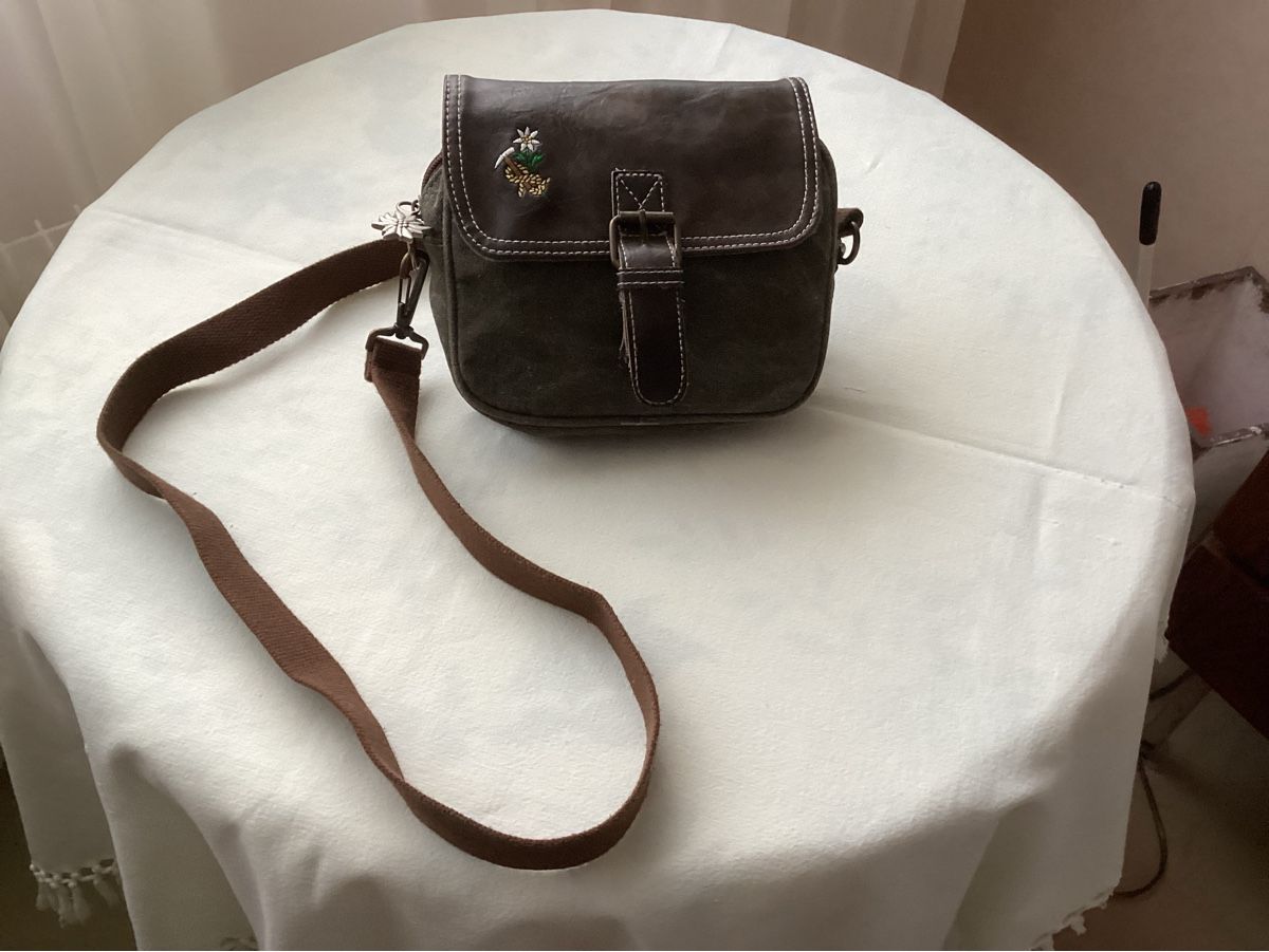 Borse da donna: Umhängetasche mit Bergmotiven – Usato da Lausanne venduto da Ulpet