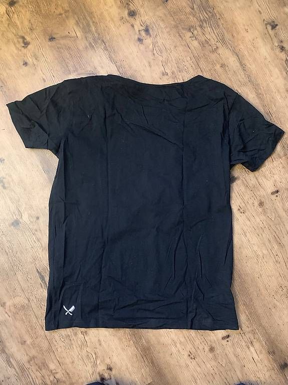T-shirt: T-Shirt Distorted People | Barber & Butcher – Usato da Uttigen venduto da Bartolin78 2