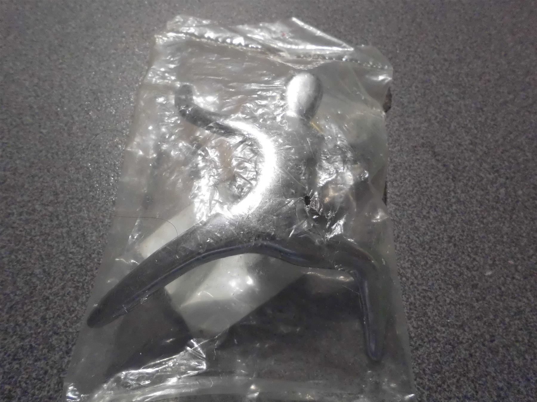 Eisenwaren: Schubladenknauf Männchen, silbrig – Neu und originalverpackt aus Zürich von Motzkuh