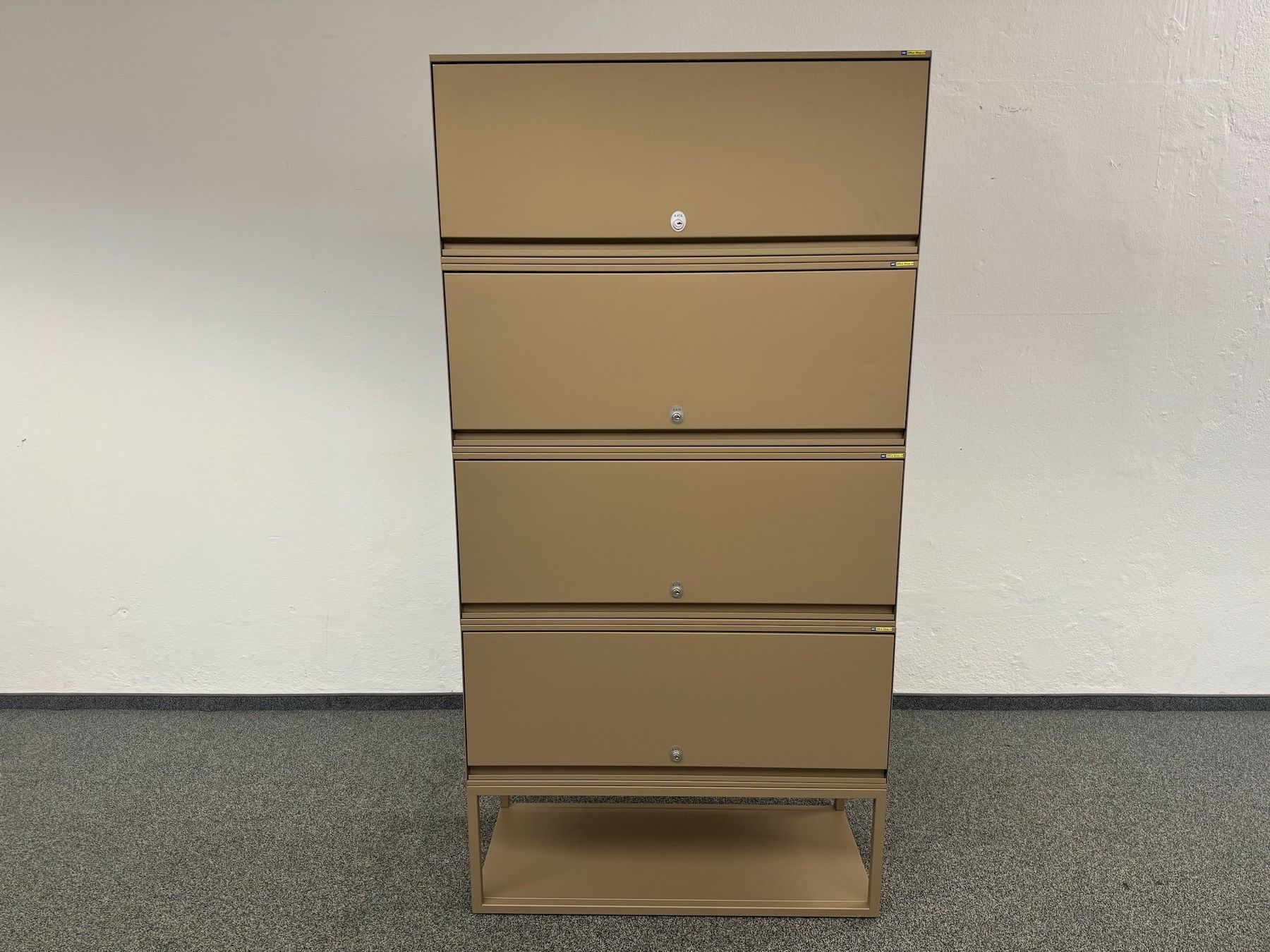 Lista Schränke: Lista Office Locker mit 4 Fächern ohne Schlüssel – Gebraucht aus Schönenwerd von mcofficeshop