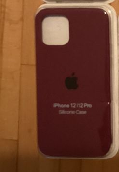 Cover & Protezioni schermo: Coque iPhone 12/12 Pro Silicone Case couleur Bordeaux – Nuovo e nell'imballaggio originale da Denges venduto da val_j8w7