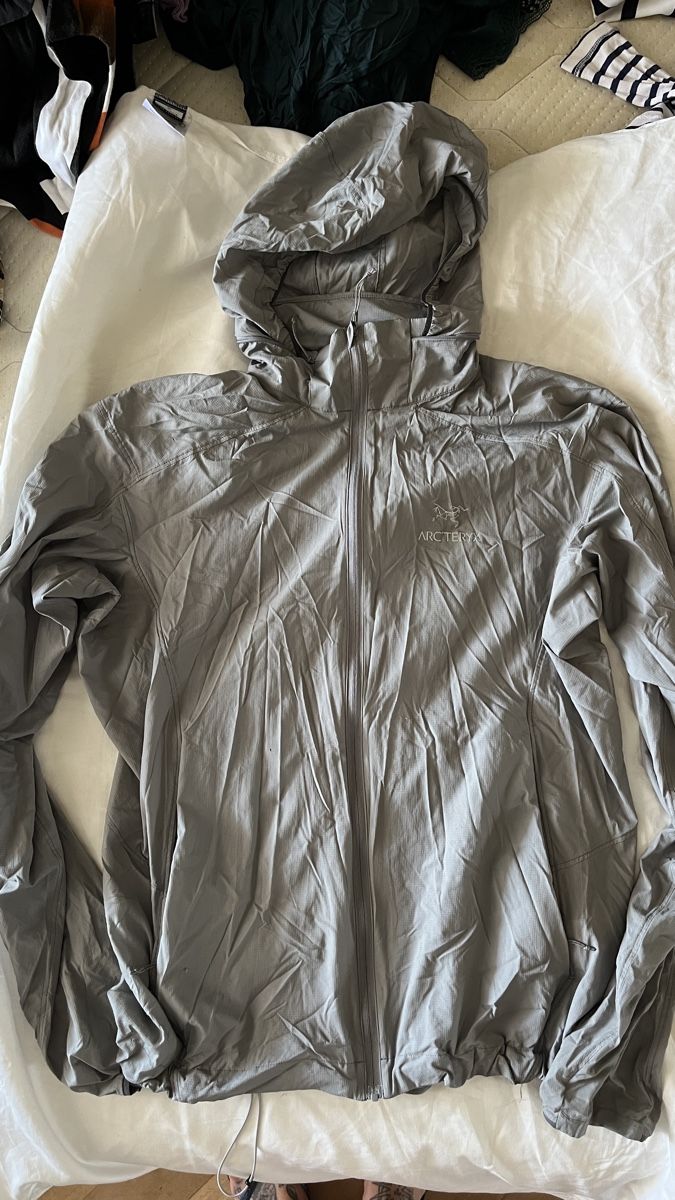 Vestes: Dünne Acterix Jacke grau – D'occasion à Hinterkappelen par j2ddvis