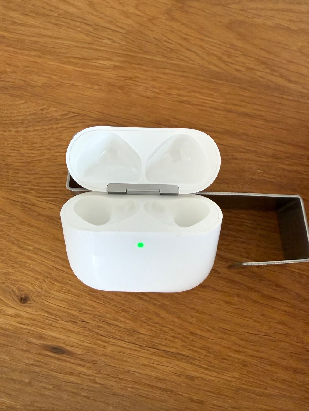 Apple Kopfhörer: APPLE AirPods 4 Charging Case – Gebraucht aus Lausanne von Nine1982