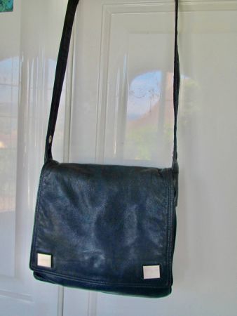SAC A MAIN ET EPAULE CUIR BLEU MARIN