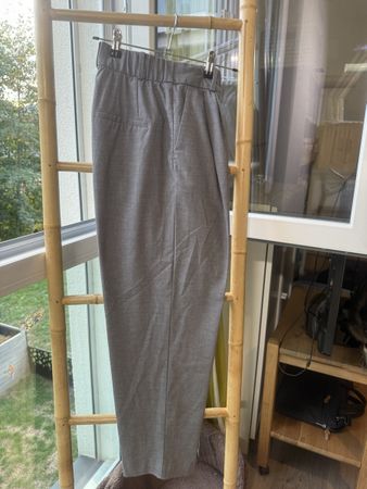 Pantalon H&M gris taille 38, coupe droite, bon état