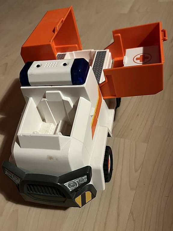 Jouets: Ambulanz – D'occasion à Dotzigen par Chruemeli79 1