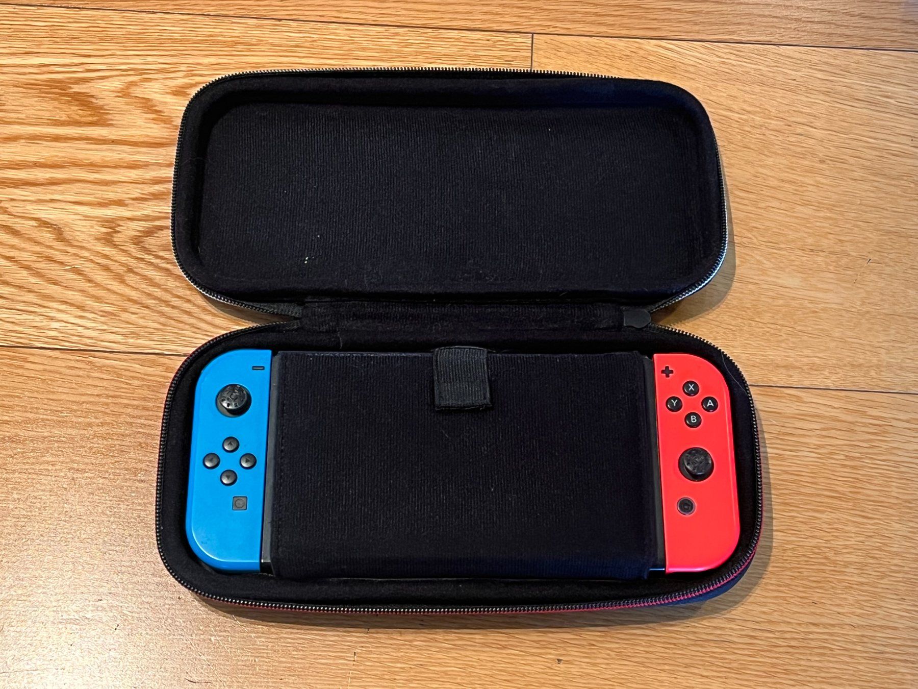 Nintendo Custodie protettive: Custodia per Nintendo Switch + Cavo originale - ottimo stato – Nuovo (secondo la descrizione) da Montagnola venduto da ciain67 2