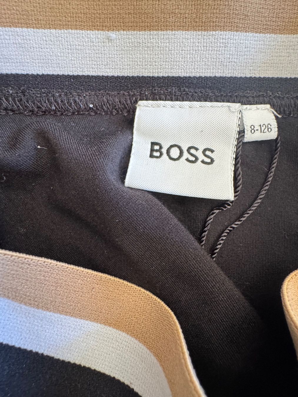 Hugo Boss Robes et jupes: Jupe Boss taille 8 ans – D'occasion à Conches par chn_hgl6 4