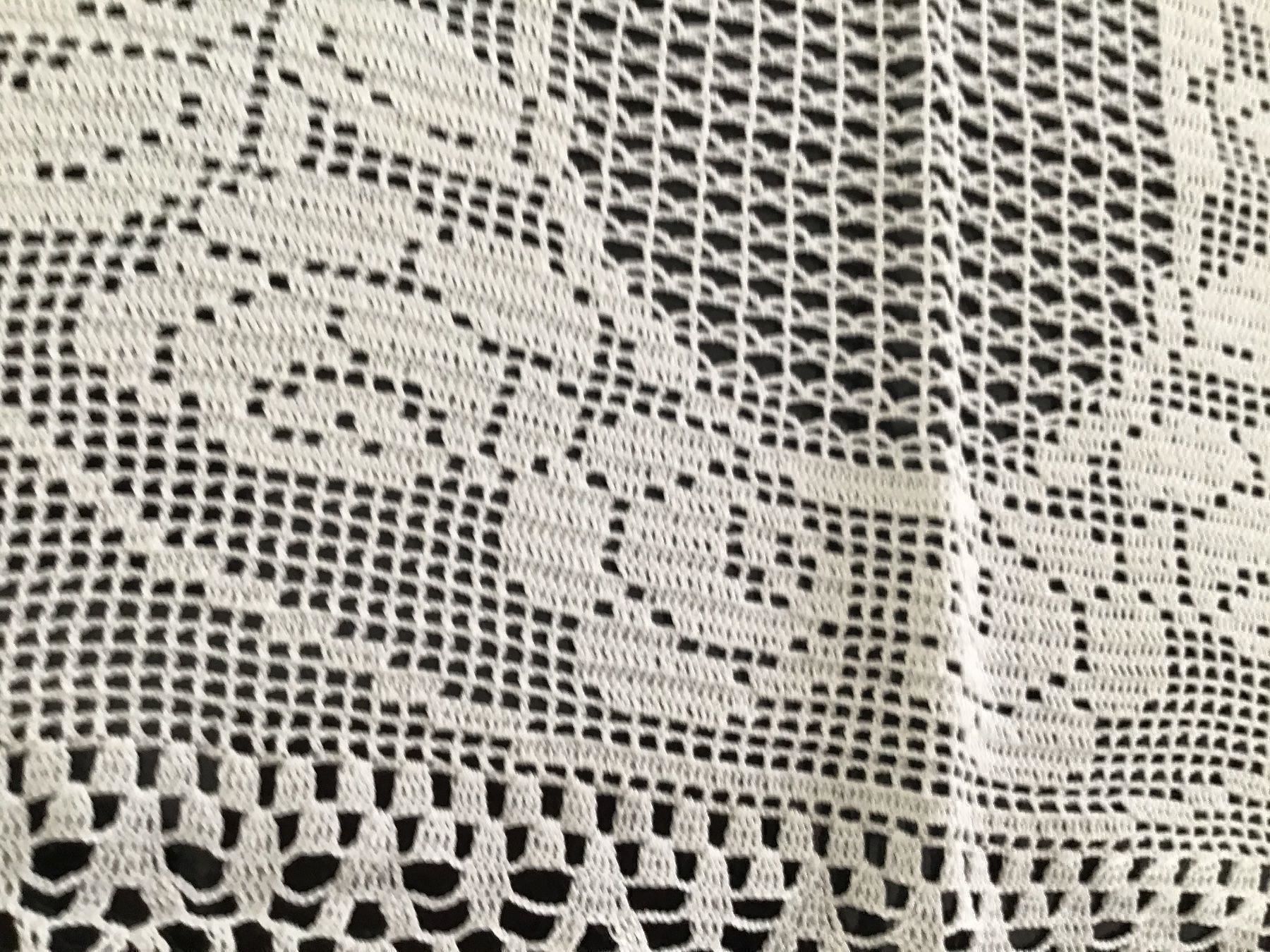Coperte: Wunderschöne gehäkelte Tischdecke  66cm x 47cm - einzigartig – Nuovo (secondo la descrizione) da Jona venduto da Prada1969 3