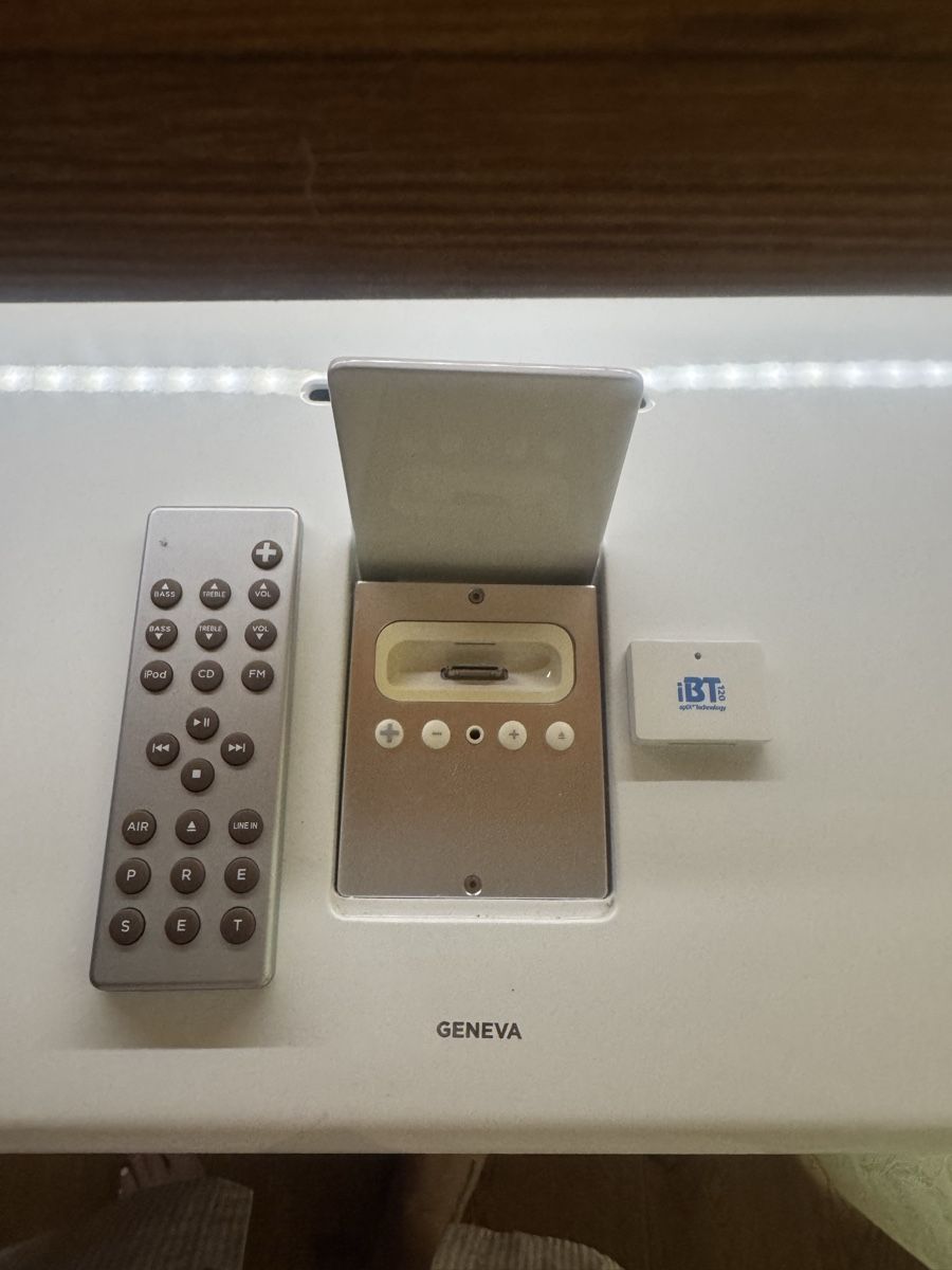 Lettore multimediale & Streamer: Geneva Sound System Model XL White -bluetooth adaptor defect – Usato da Fahrweid venduto da AlexandraG30 7