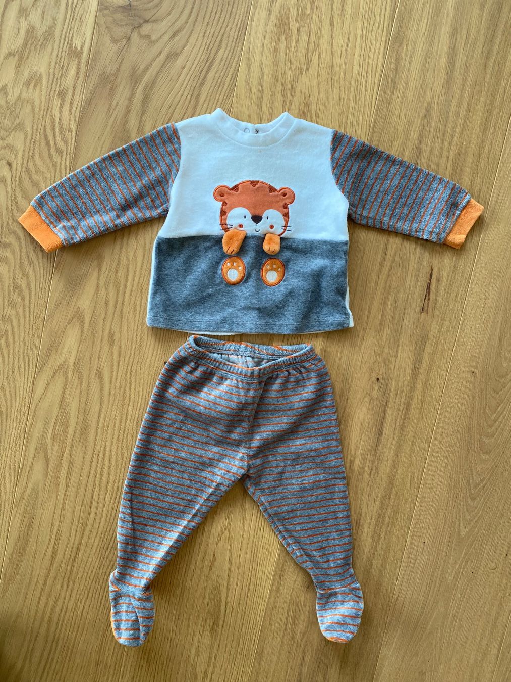 Chicco Pyjamas & Ähnliches: Herziges Chicco Outfit 2teilig 68 – Gebraucht aus Einsiedeln von PaedeK84 1