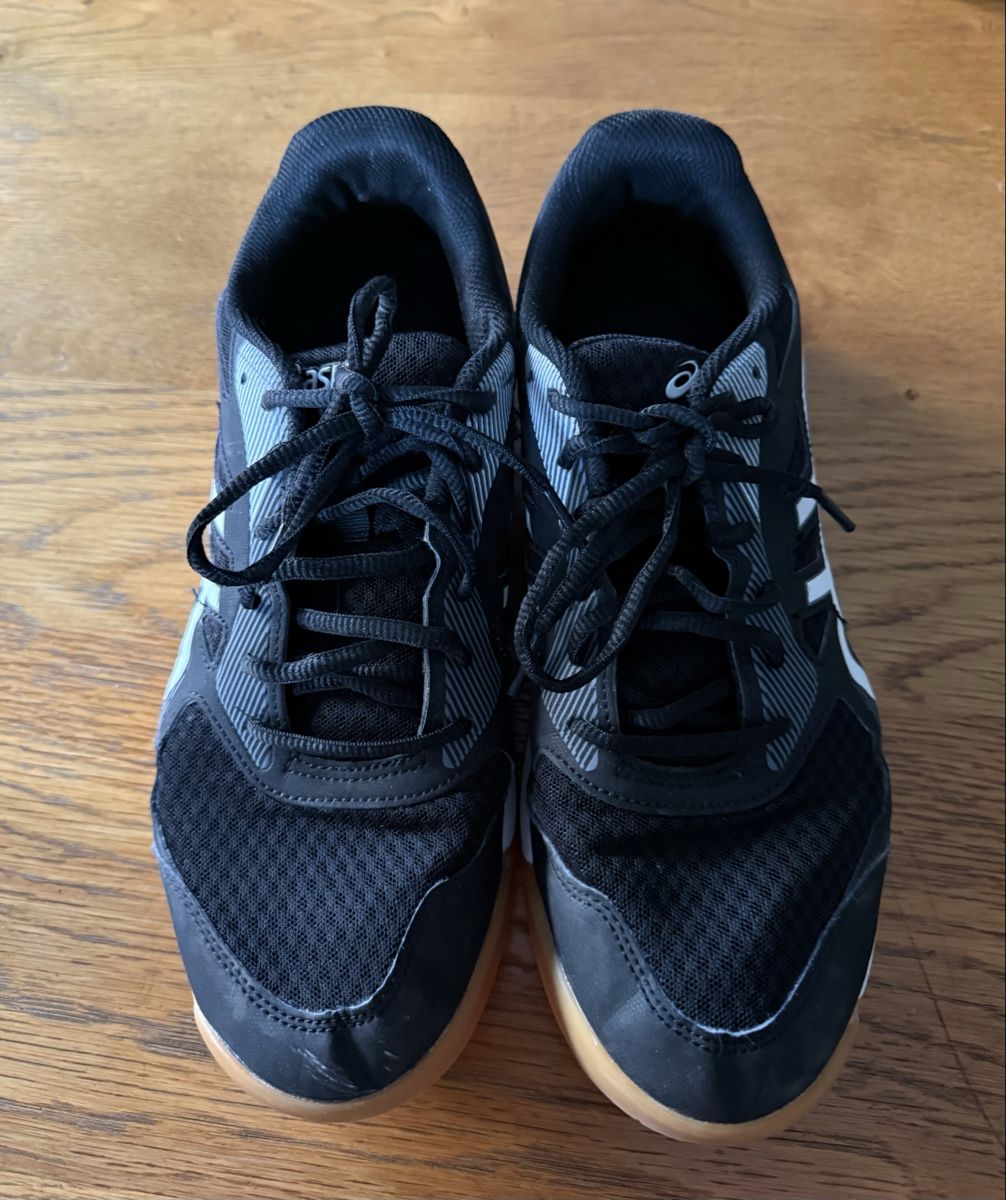 Chaussures hommes: Asics Hallenschuhe 45 – D'occasion à Schwanden b. Brienz par Baal1