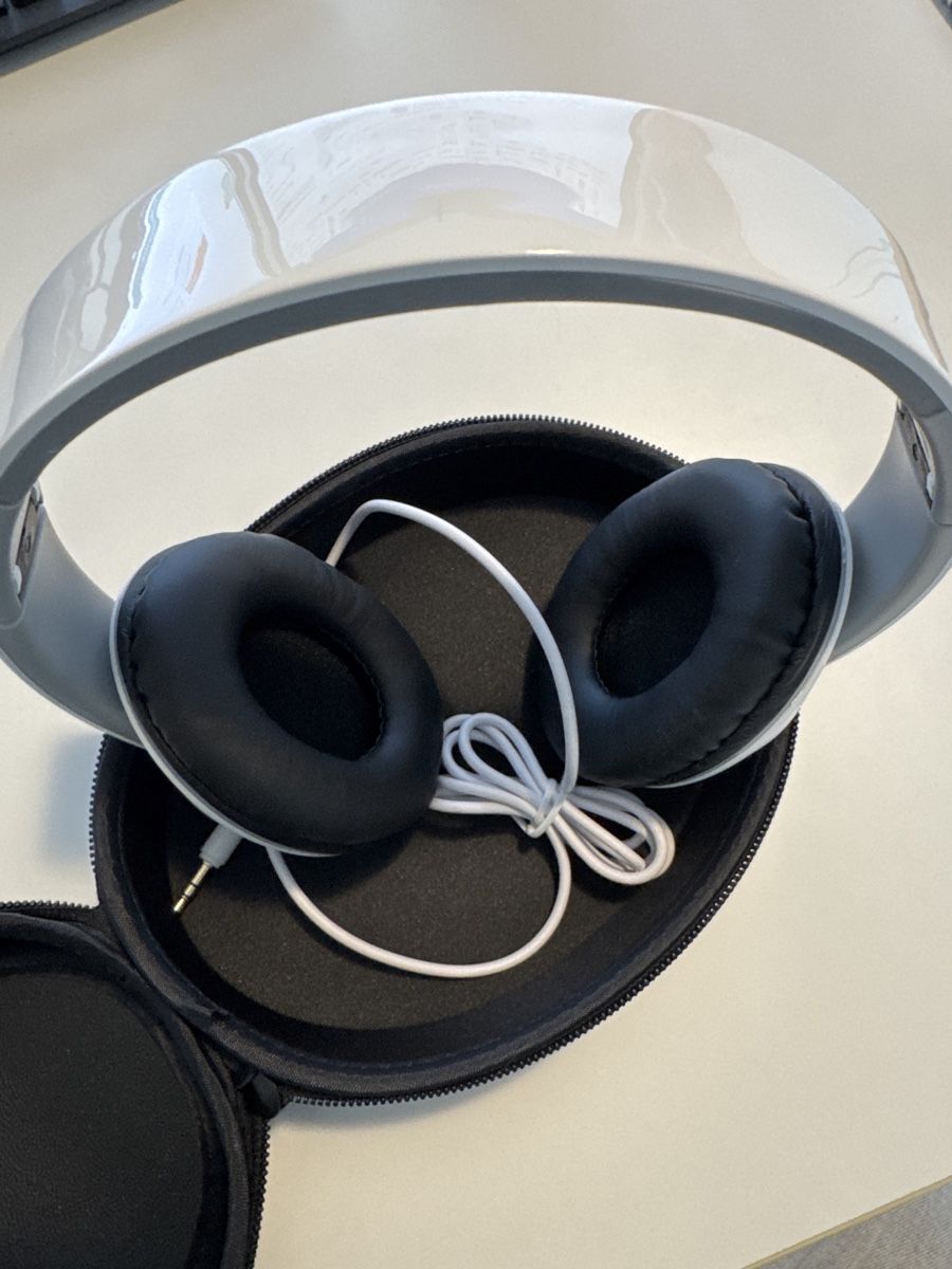 Cuffie: Kopfhörer mit Etui - Super Sound – Usato da Altendorf venduto da megadeals