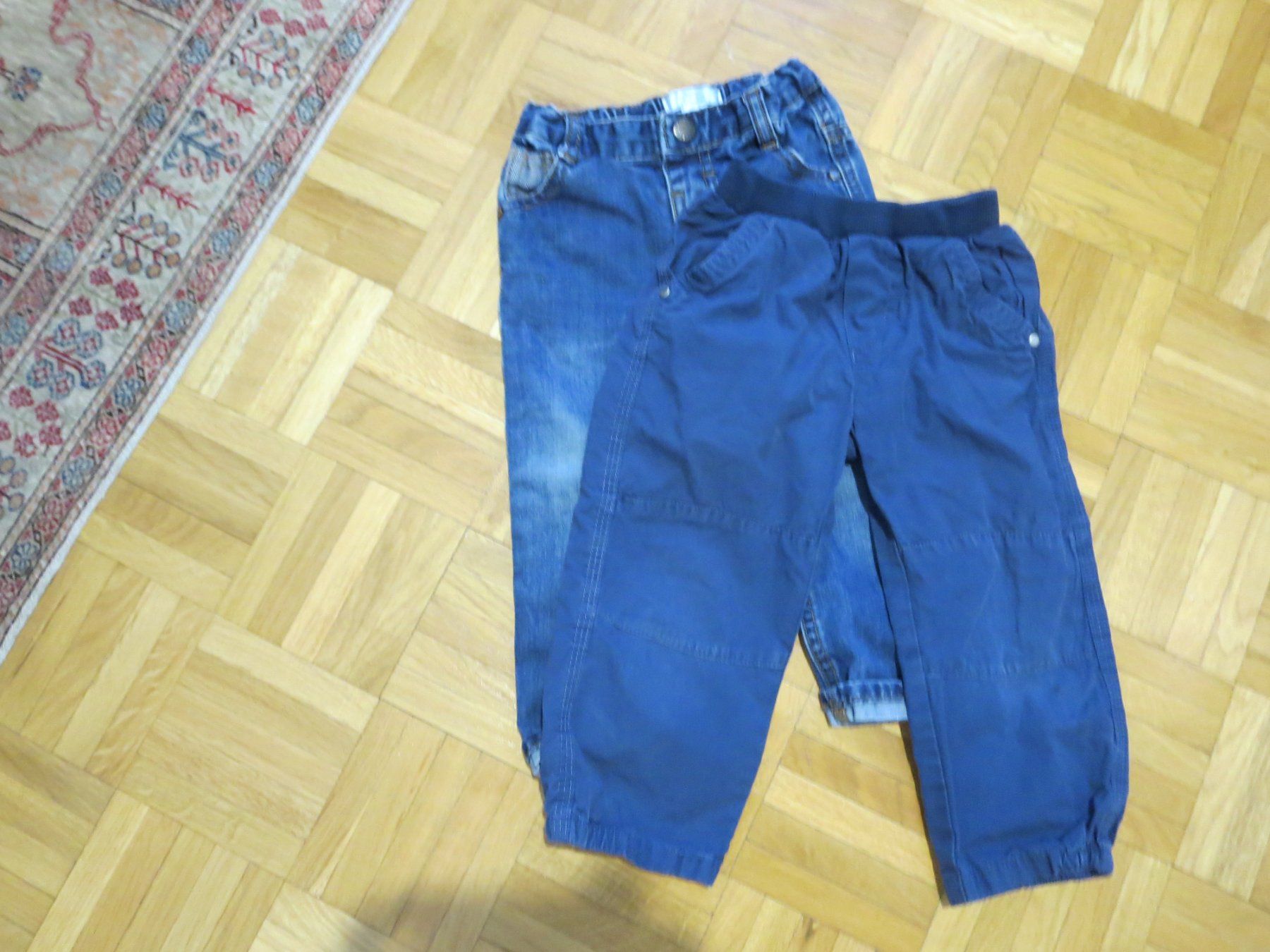Lotti & Set di vestiti: 2 Blaue Kinder Hosen /Grösse 86 – Usato da Wallisellen venduto da Arvenstube