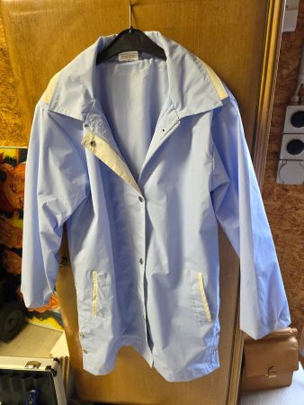 Damen Kunststoff Regen Pelerine Jacke Grösse S