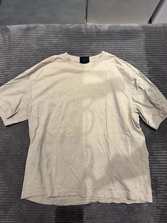 T-shirt: Oversized Basic T-Shirt beige - Gr. M – Usato da Augst BL venduto da mar_sr5f