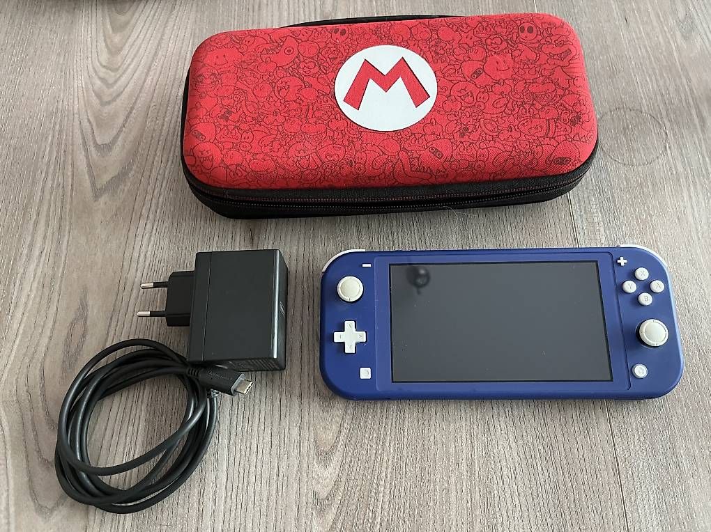 Consoles: Nintendo Switch Lite Blau – D'occasion à Hausen AG par Suti5212
