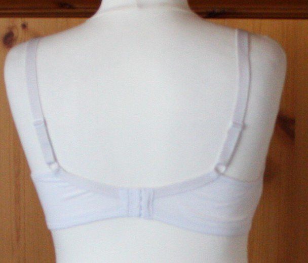 Autres dessous: BH weiss 85DD (22) – D'occasion à Flüelen par Diversicum-Curvy 4