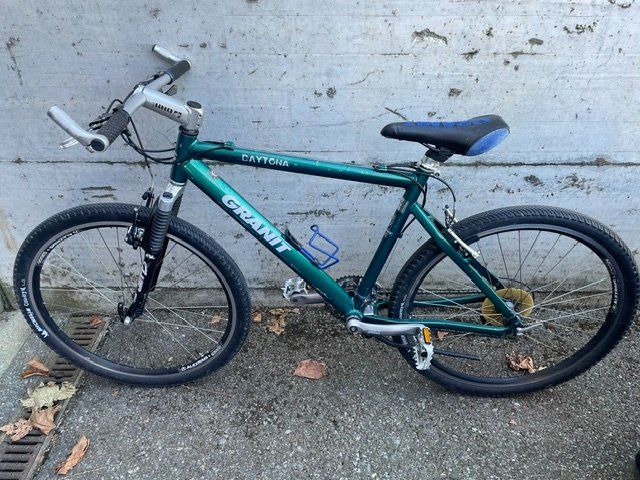 Vélos: vélo " Granit " 21v , 26' – D'occasion à Ursy par DK8 2
