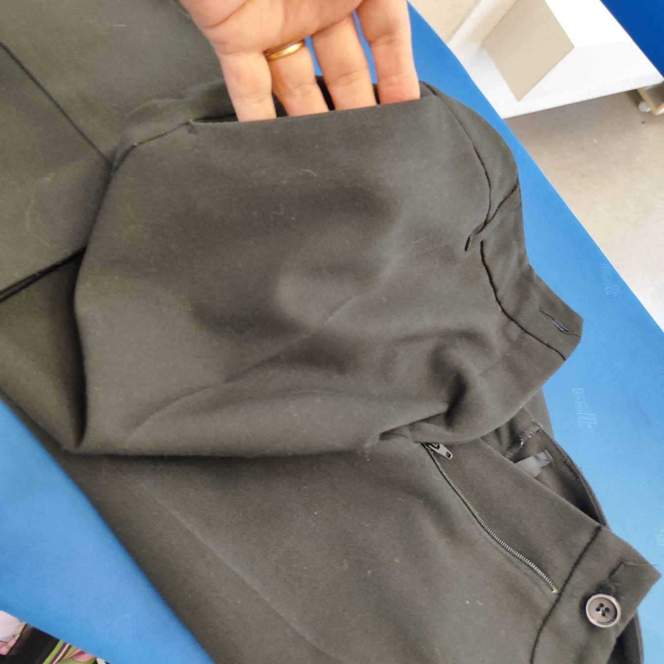 H&M Pantaloni: H & M Herrenhose Gr 52 – Nuovo e nell'imballaggio originale da Langnau am Albis venduto da Judithsebi