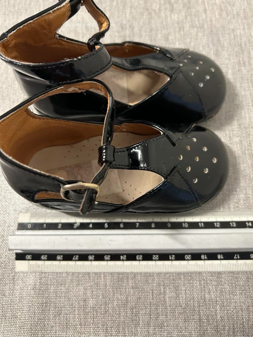 Schuhe für Mädchen: Schuhe für ein Mädchen oder eine Puppe – Gebraucht aus Wil SG von Nvik 1