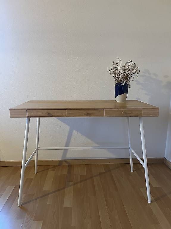 Scrivanie: Schreibtisch LILLÅSEN IKEA – Usato da Zürich venduto da eli_ry7v 2