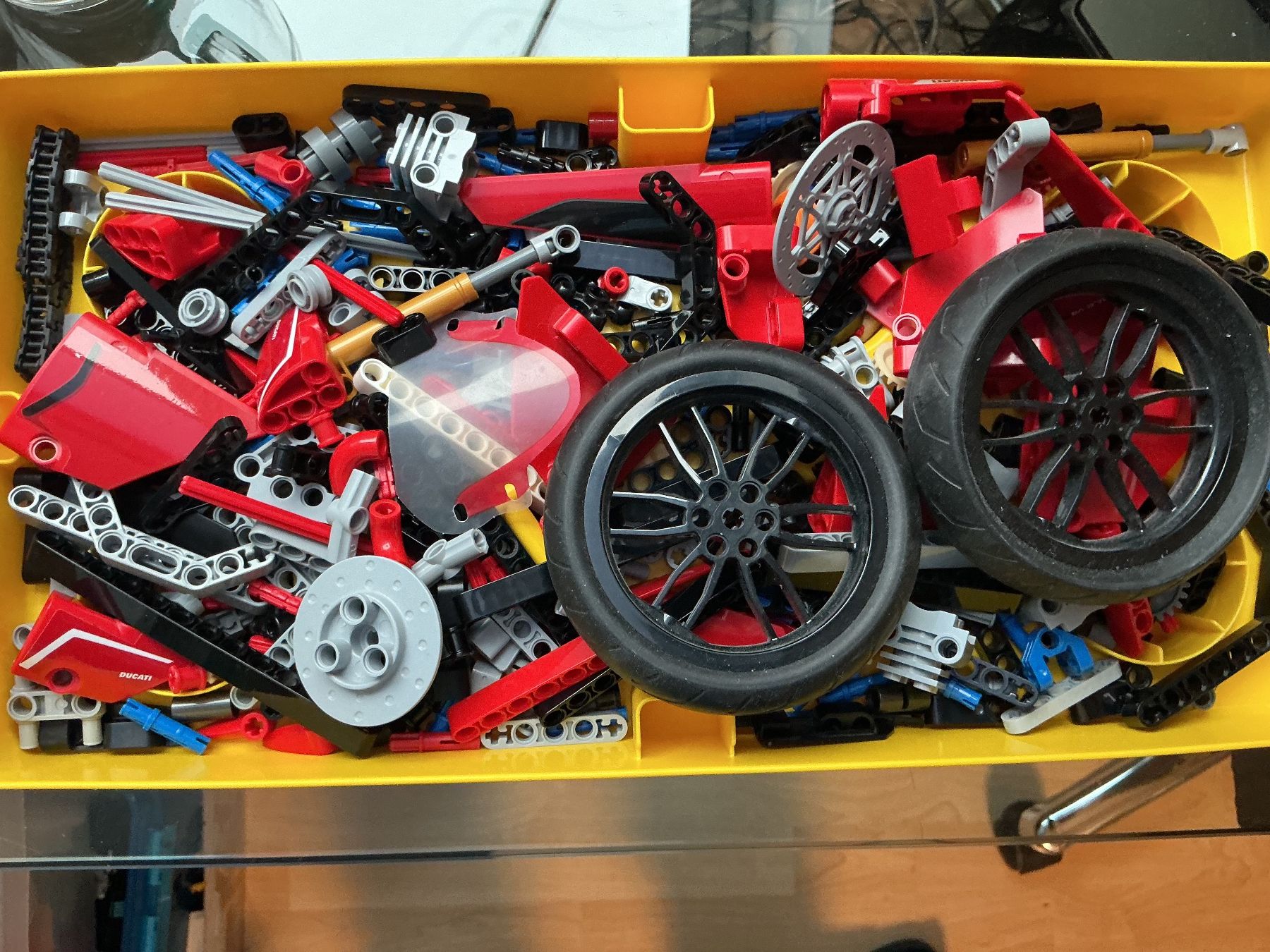 Technics Kit di costruzioni: LEGO Technic Ducati Panigale V4 R 42107 – Usato da Biel-Benken BL venduto da Cold334 1