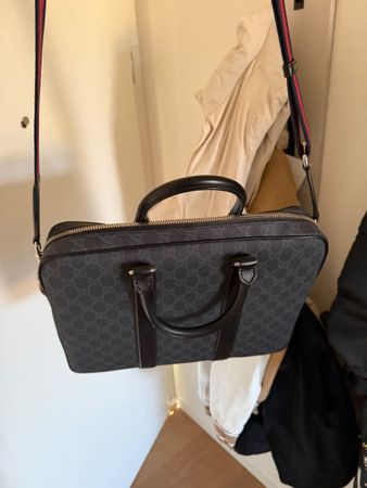 Borsa ventiquattrore Gucci GG Supreme colore nero