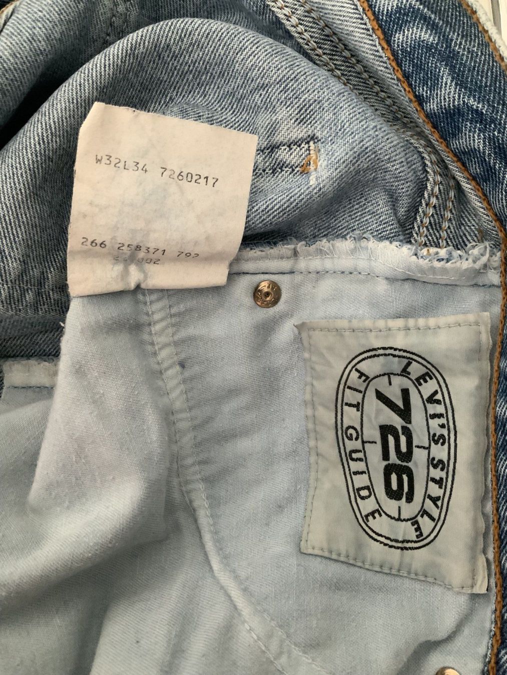 Levi's Jeans: Levi's Jeans 726 Unisex – Gebraucht aus Wil SG von horizonte254 4