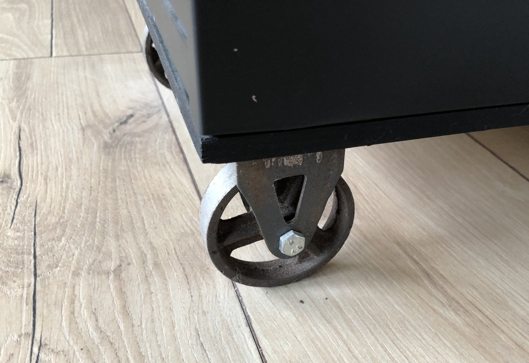 Ikea Eléments de bureau: Schubladenelement mit schönen Industrierollen – D'occasion à Rüti ZH par Jasna89 2