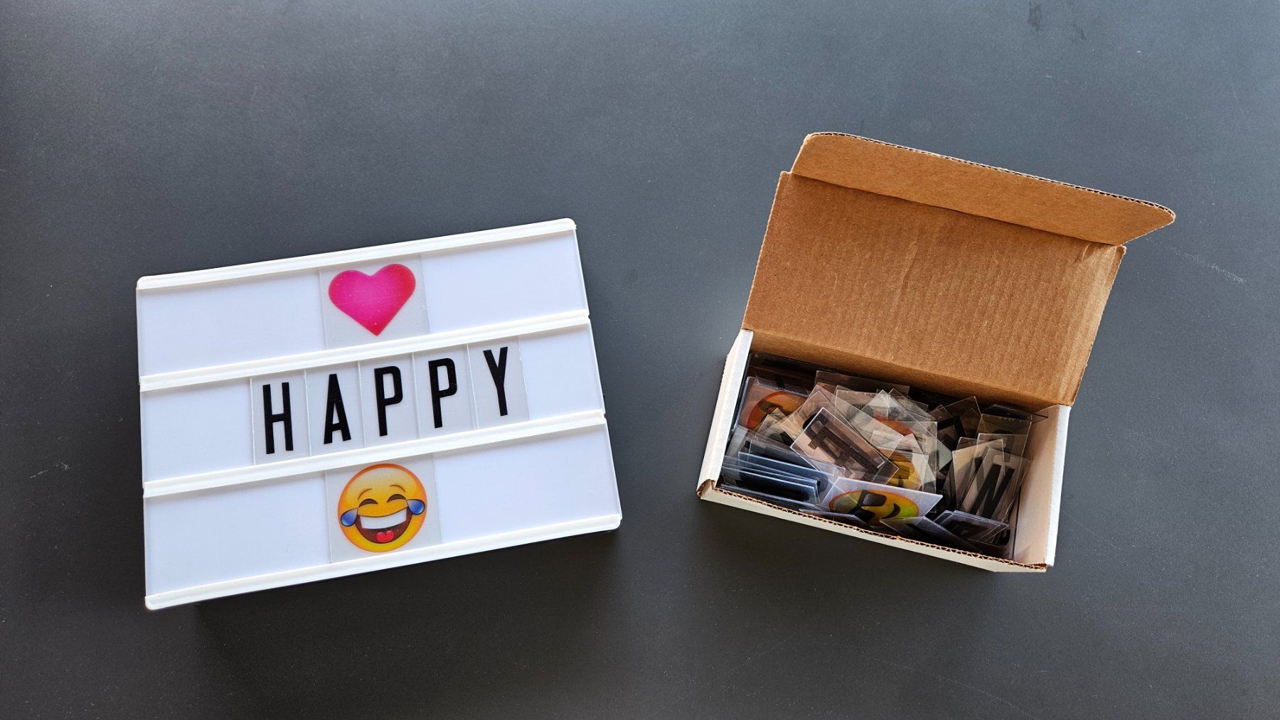 Tutte le decorazioni: LED Lampe mit Buchstaben und Emojis – Usato da Thun venduto da nic_n2wf