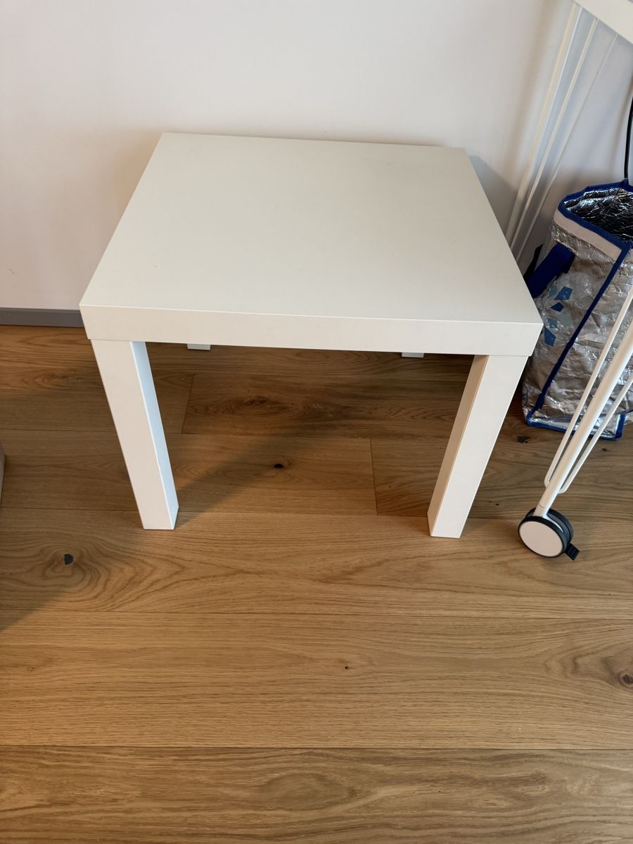 Tische: Petite table blanche – Gebraucht aus Emmen von mar_nkj7