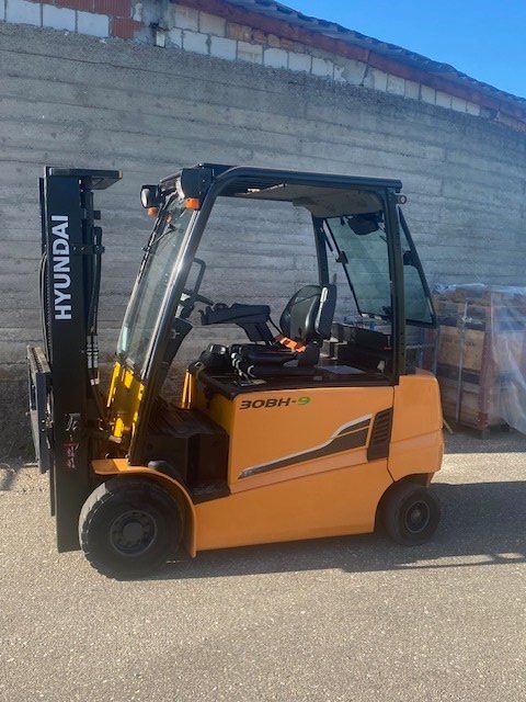 Carrelli elevatori e a forche: Hyundai Elektro-Stapler 3 Tonnen – Usato da Laufen venduto da VERARMUS11 3